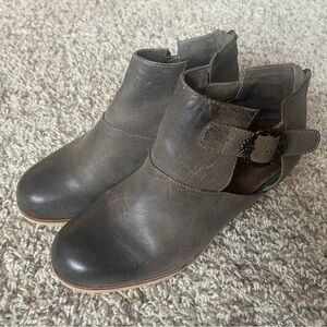Antelope Brand Taupe Leatherr Cut Out Block Heel Ankle Boots With Buckle Size 38